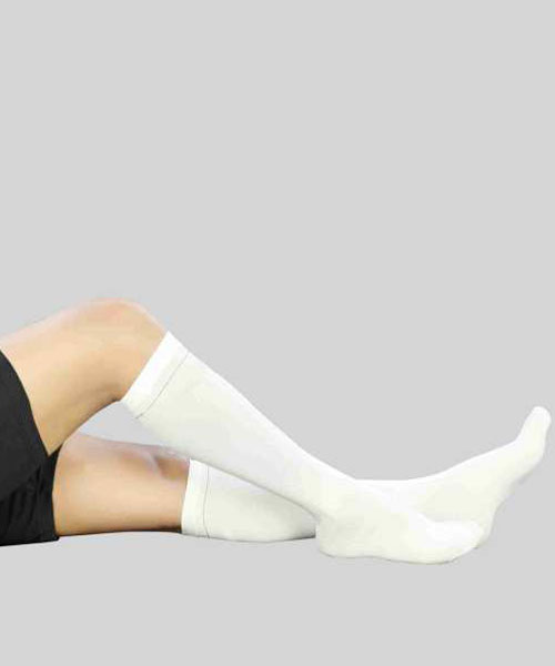 What Are Compression Knee Socks? - (With Pics!)