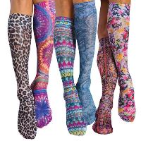 Lightweight patterned compression stockings
