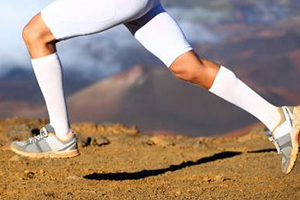15 – 20 mmHg, 20 – 30 mmHg, or 30 – 40 mmHg knee high or thigh high compression socks help boost running performance