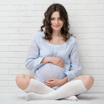 Preganant woman with best compression stockings for edema