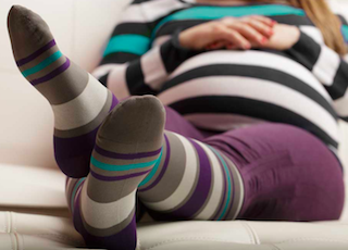 pregnant woman wears compression socks