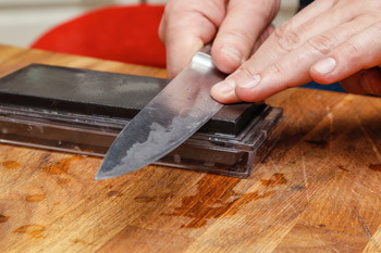 Using whetstones as sharpeners