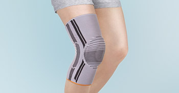 knee sleeves in gray/black