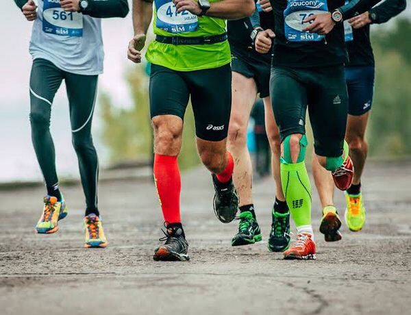 compression socks reduce swelling in the legs for runner