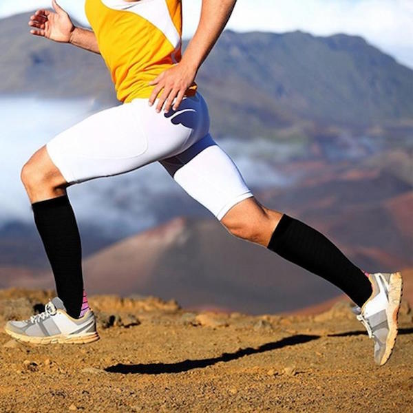 Men wearing compression socks/circulation socks of 20-30 mmHg while running